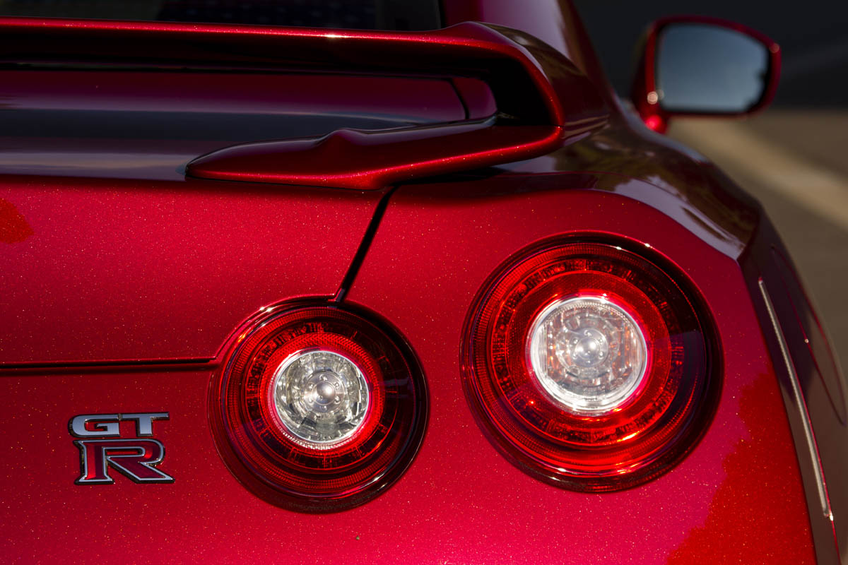 Nissan GT-R 2014 rear light spoiler wing