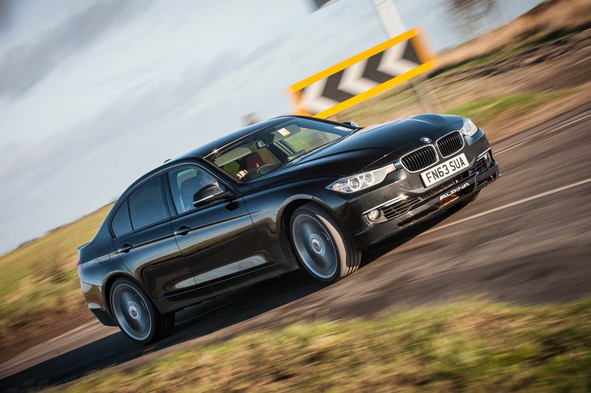 Alpina D3 Biturbo black cornering