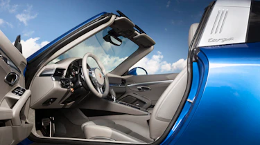 Porsche 911 Targa 4 interior