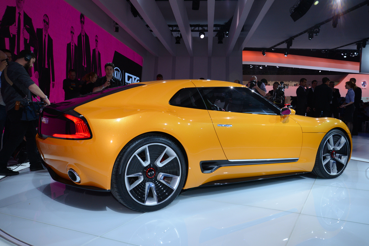 Kia GT4 Stinger concept car live detroit show pics