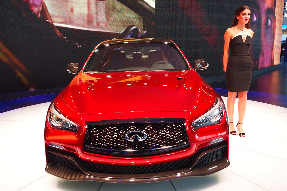 Infiniti Q50 Eau Rouge: Detroit show video