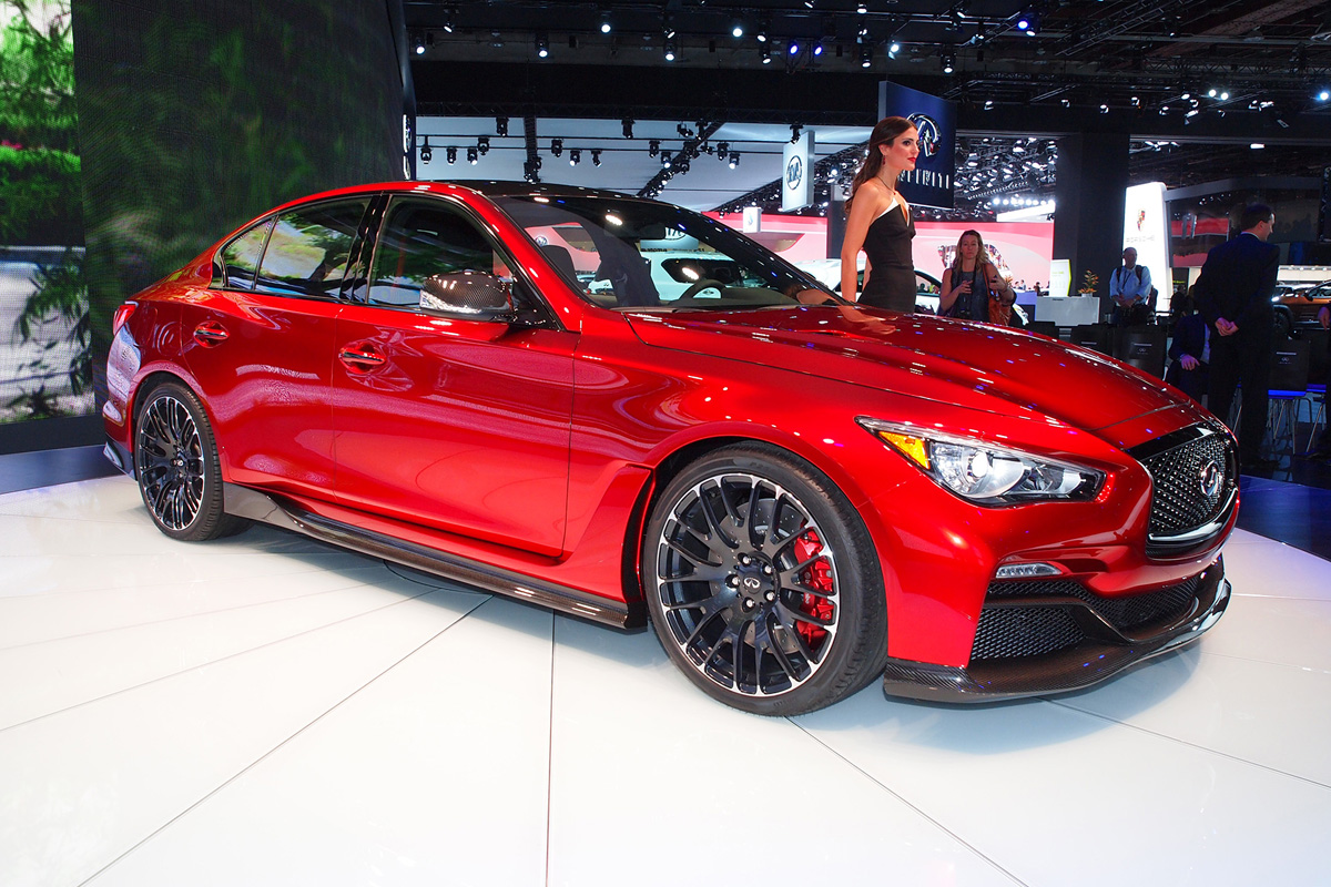 Infiniti Q50 Eau Rouge: Detroit show video