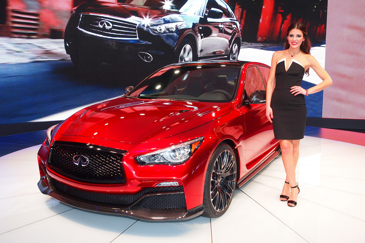 Infiniti Q50 Eau Rouge: Detroit show video
