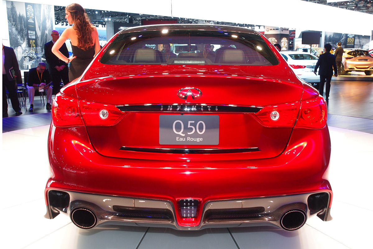 Infiniti Q50 Eau Rouge: Detroit show video