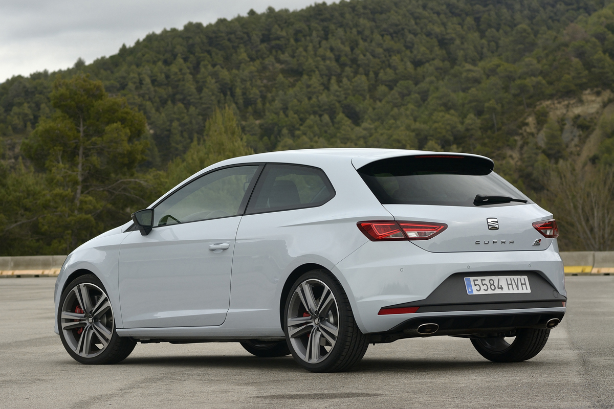 SEAT Leon Cupra 280 rear quarter
