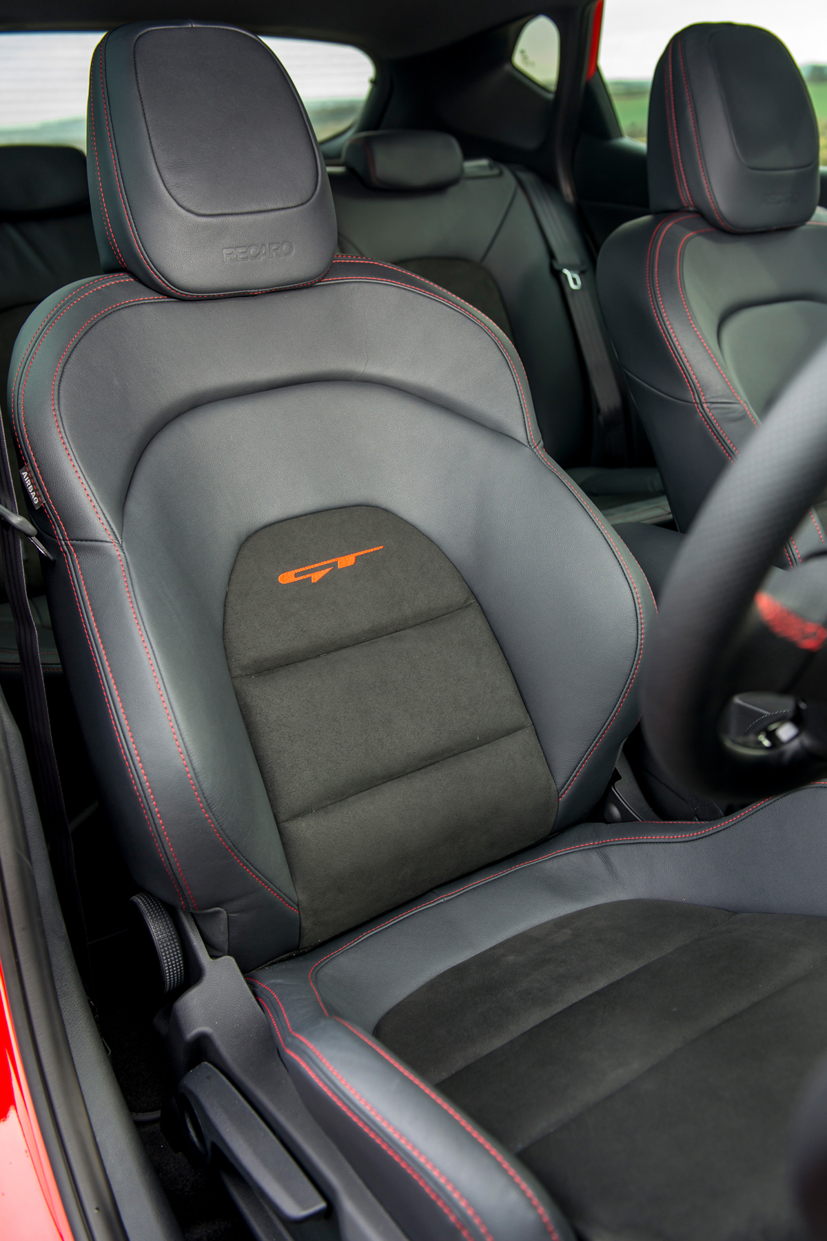 Kia Ceed GT five-door front Recaro sports seat