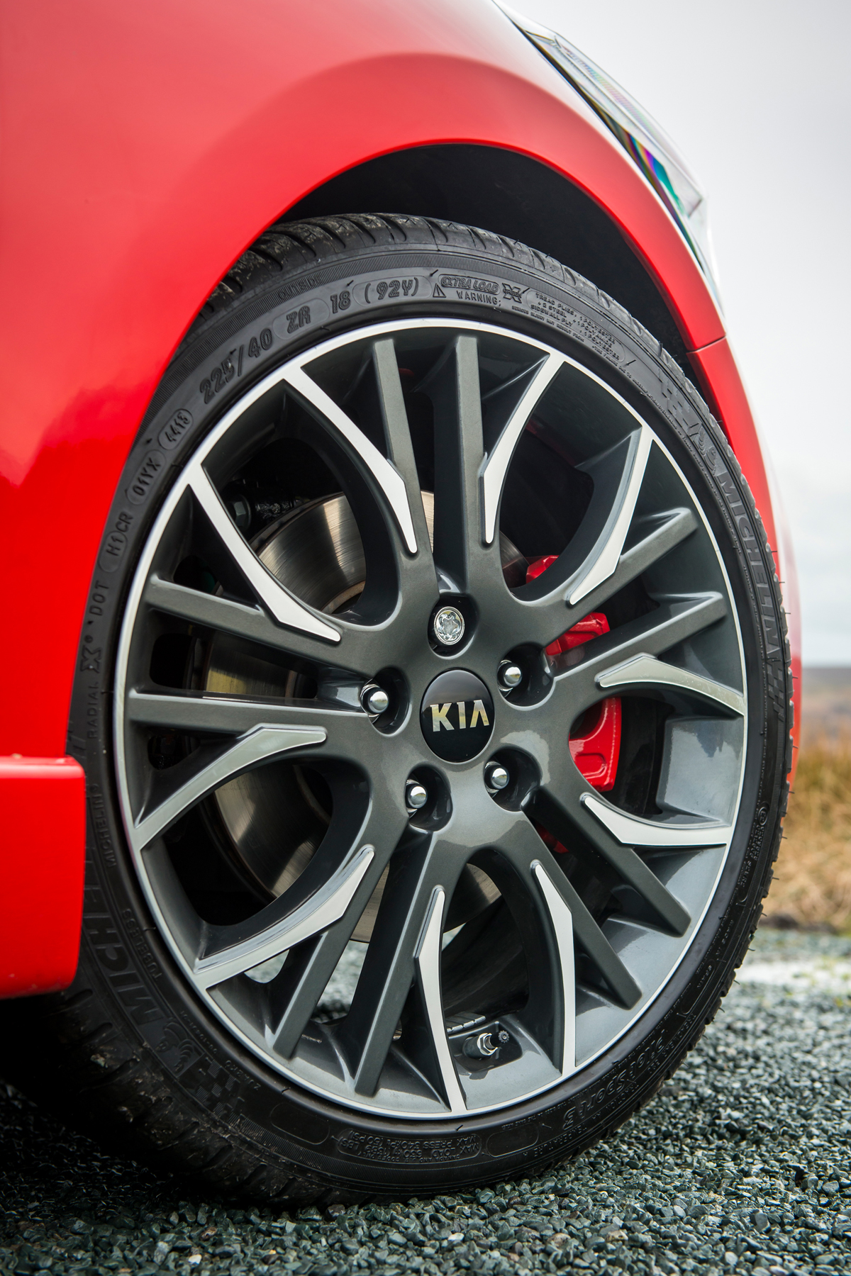 Kia Ceed GT five-door front 18in alloy wheel