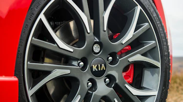 Kia Ceed GT five-door front 18in alloy wheel