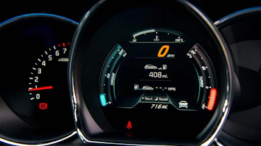 Kia Ceed GT TFT speedometer gauges