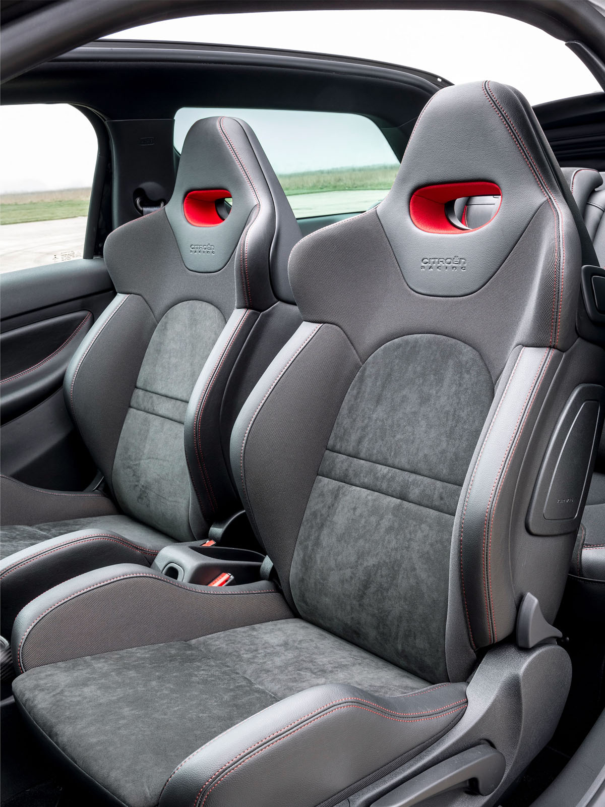Citroen DS3 Cabrio Racing sports seat