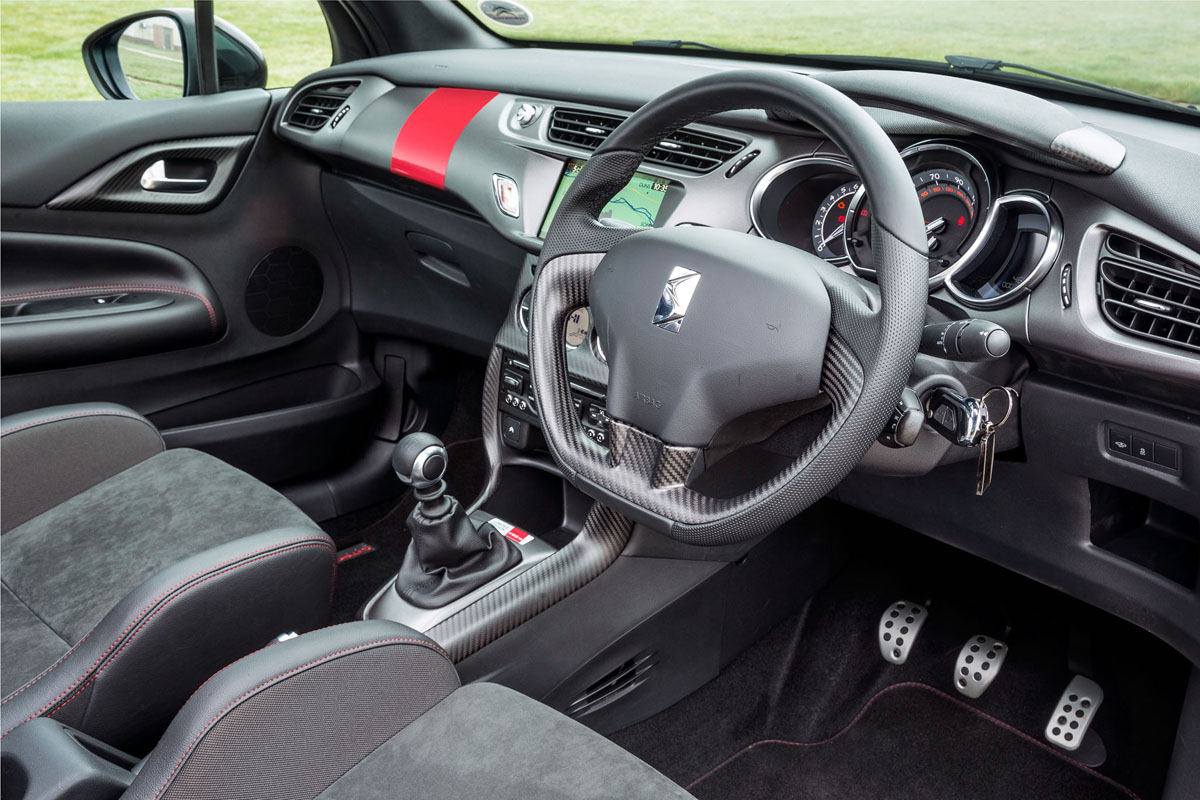 Citroen DS3 Cabrio Racing interior dashboard