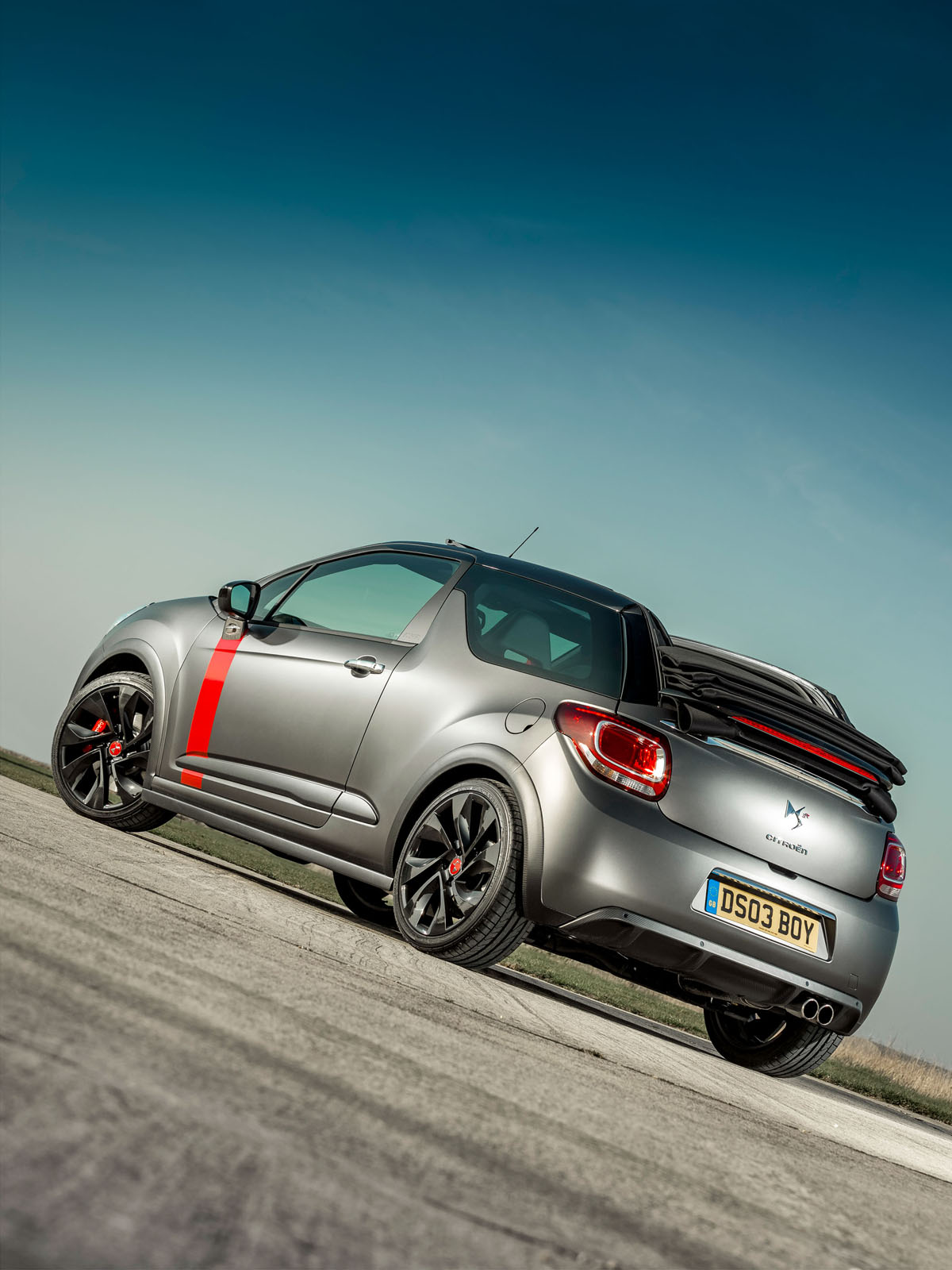 Citroen DS3 Cabrio Racing roof open