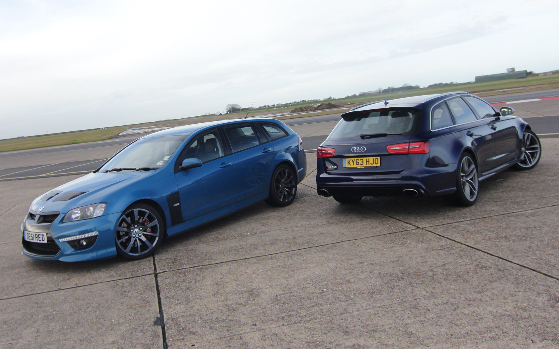 Audi RS6 v Vauxhall VXR8 Clubsport Tourer track video