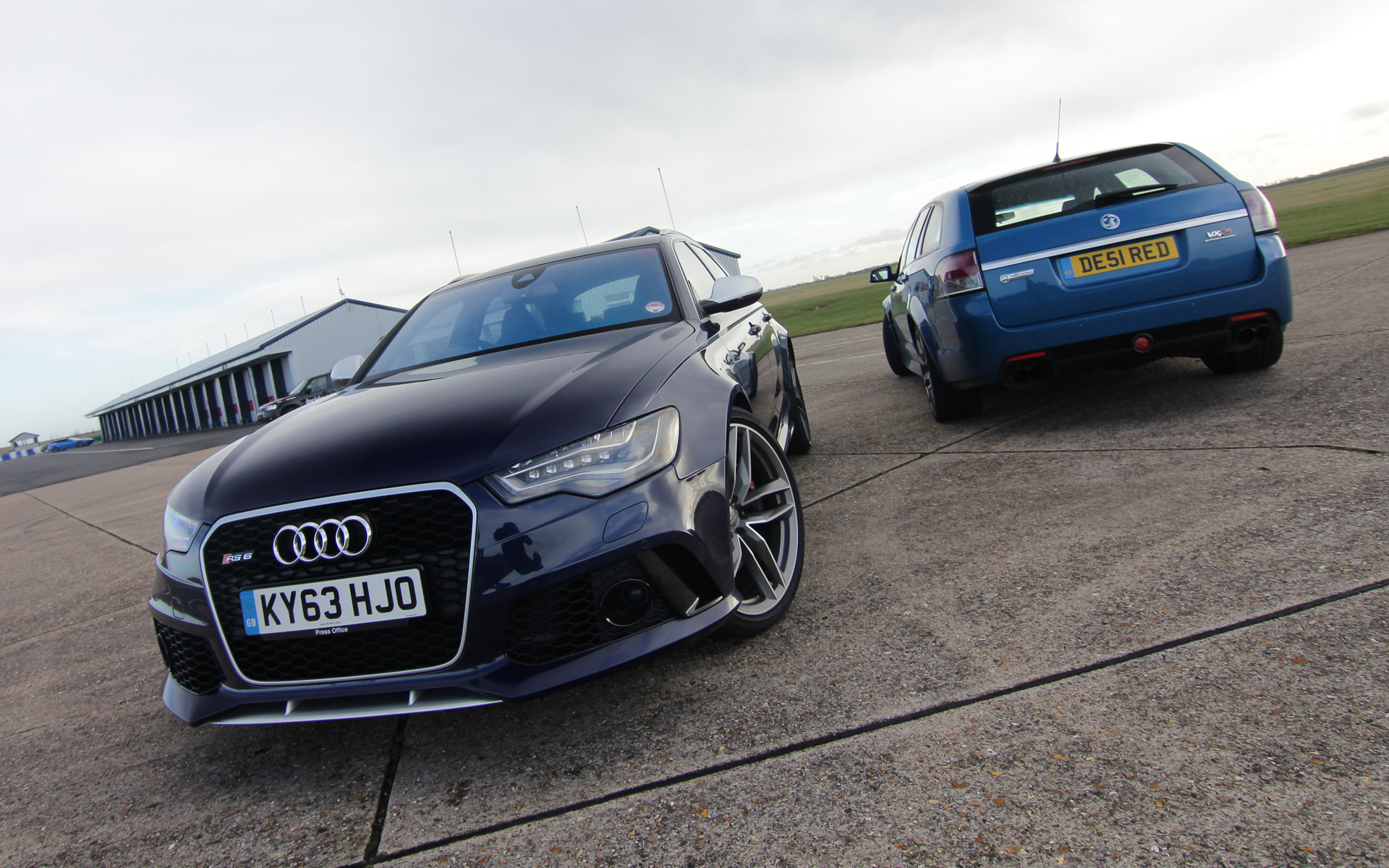 Audi RS6 v Vauxhall VXR8 Clubsport Tourer track video