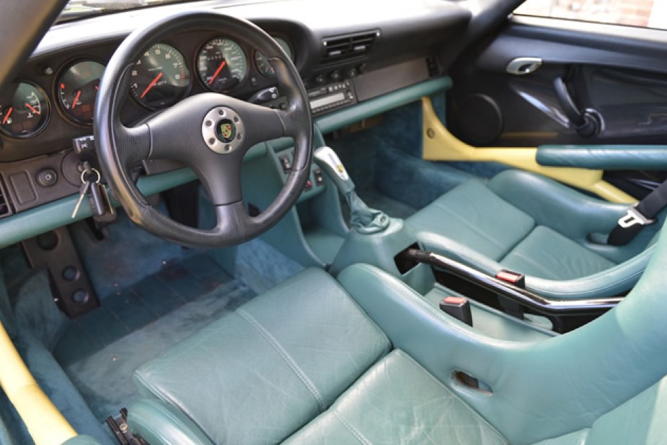 Porsche 911 GT1 Strassenversion green leather interior
