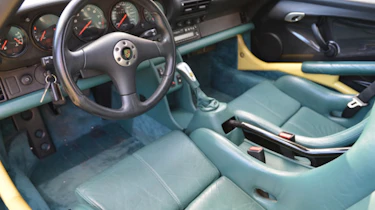 Porsche 911 GT1 Strassenversion green leather interior