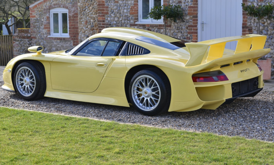 Porsche 911 GT1 Strassenversion yellow rear