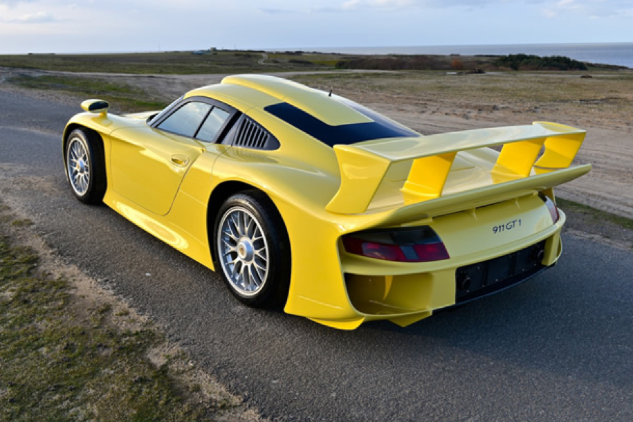 Porsche 911 GT1 Strassenversion yellow