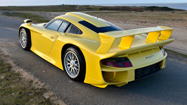Porsche 911 GT1 Strassenversion yellow