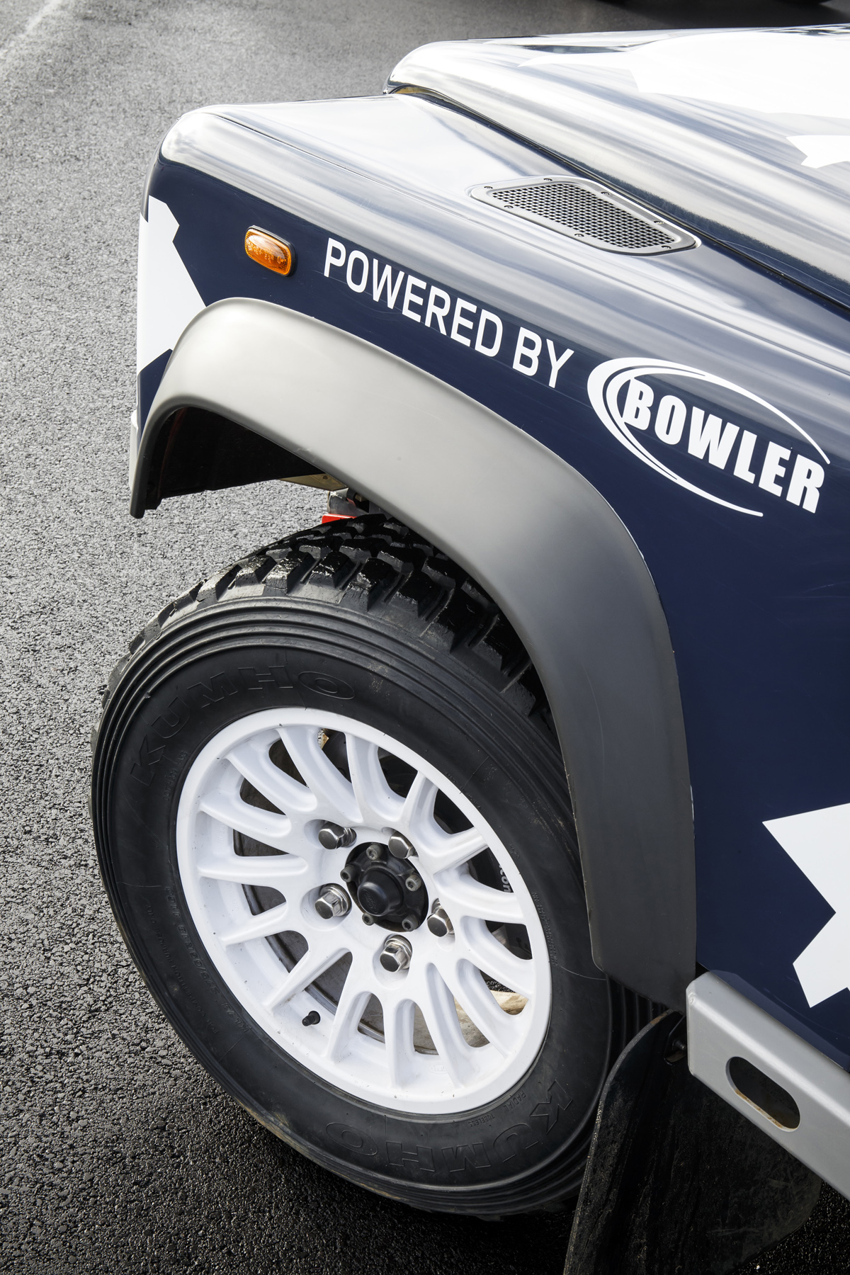 Land Rover Defender Challenge wheel Kumho tyre
