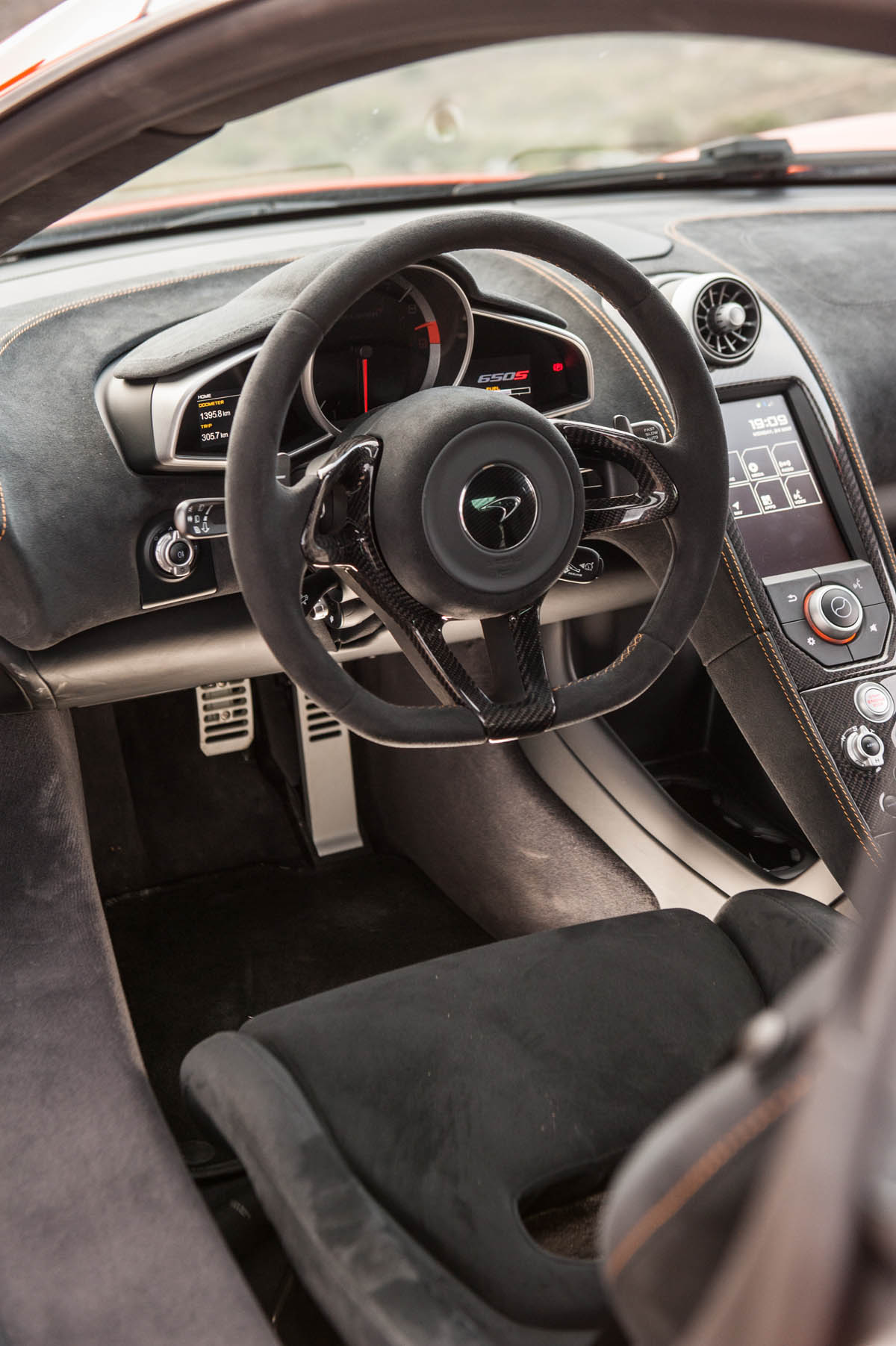 McLaren 650S interior steering wheel