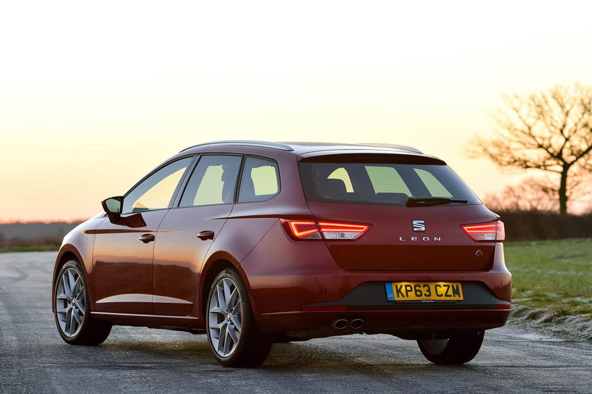 SEAT Leon FR TDI 184 red side profile