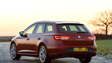 SEAT Leon FR TDI 184 red side profile