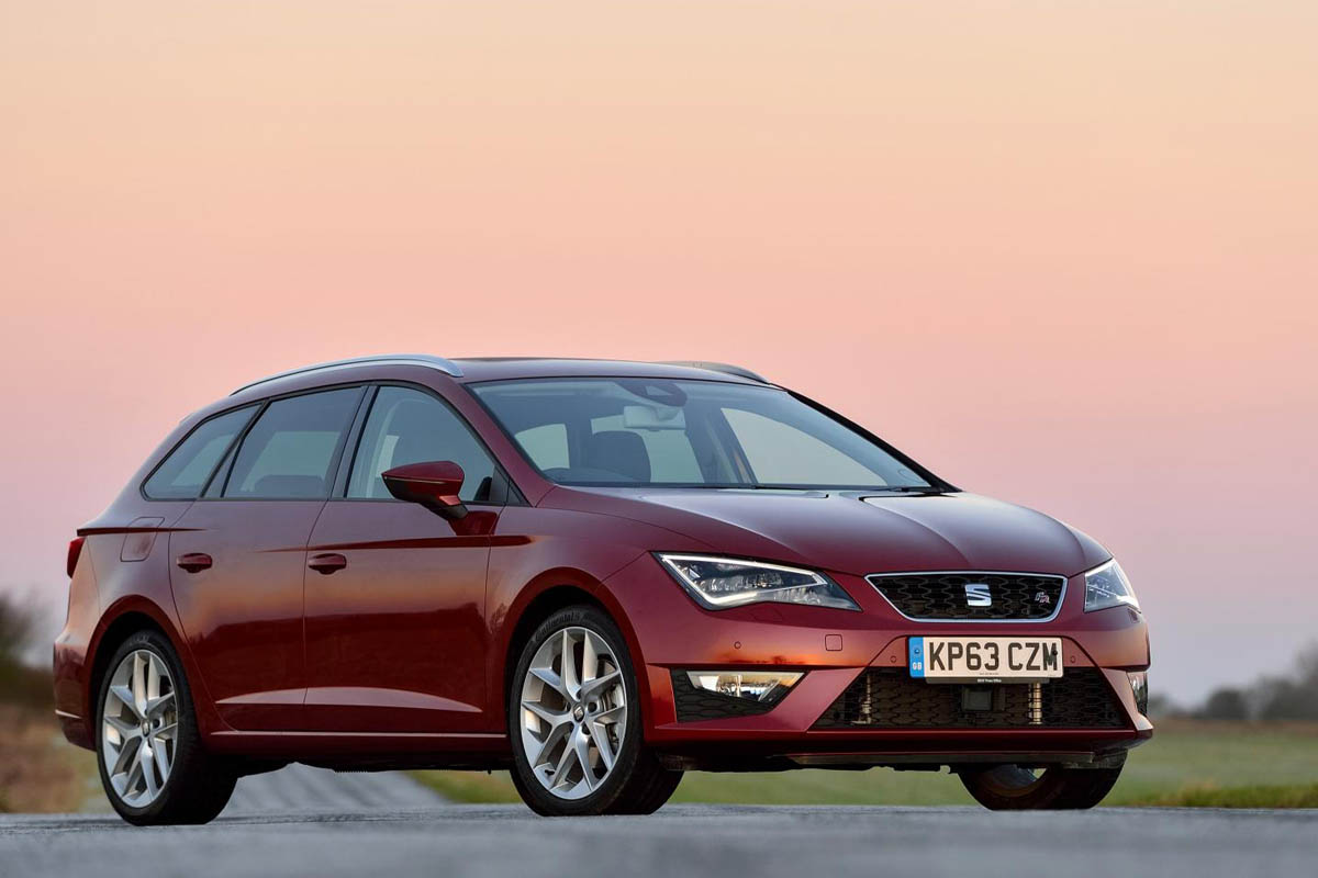 SEAT Leon FR ST red front