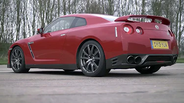 Nissan GT-R v Porsche 911 Turbo: drag race