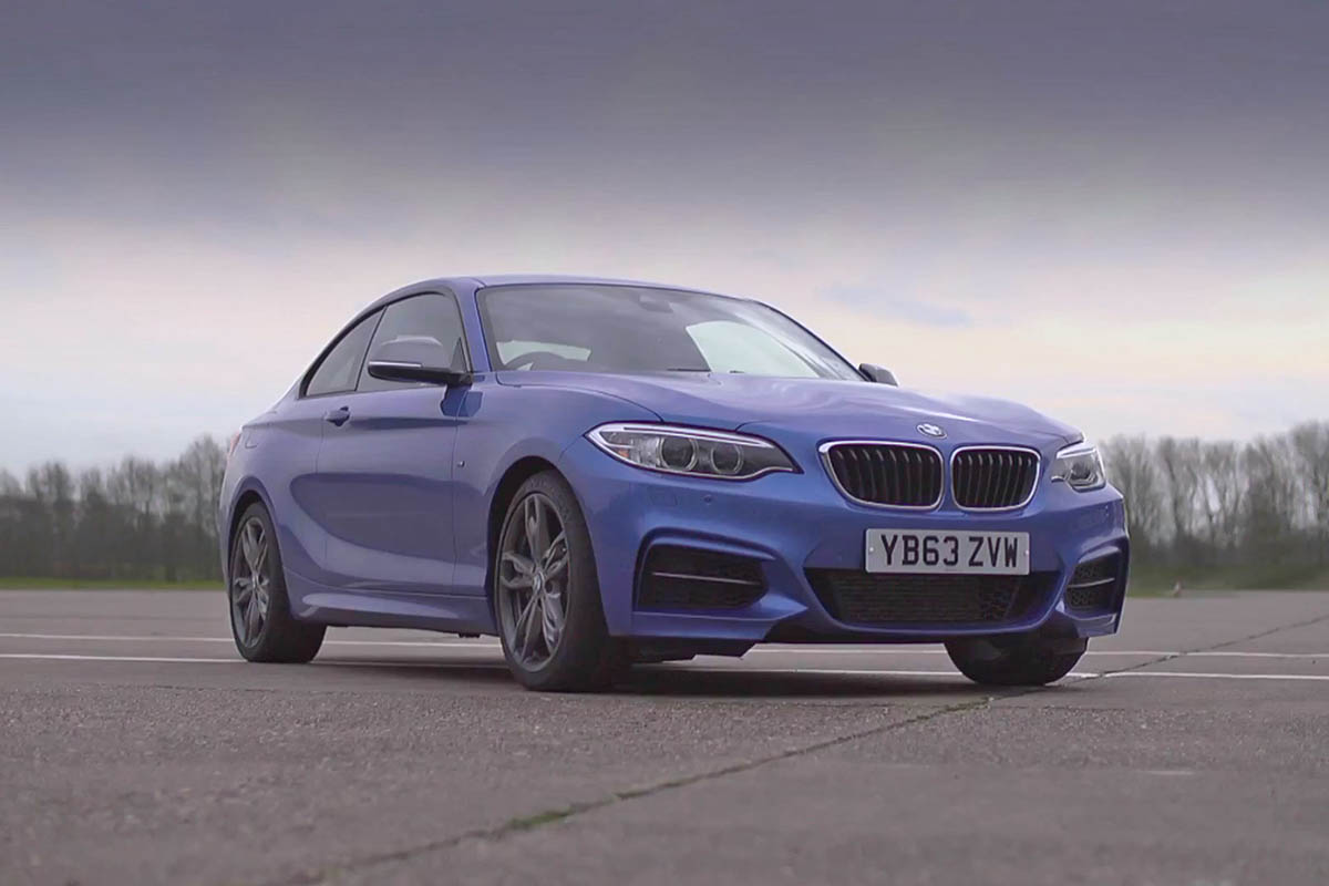 BMW M235i: drag race video