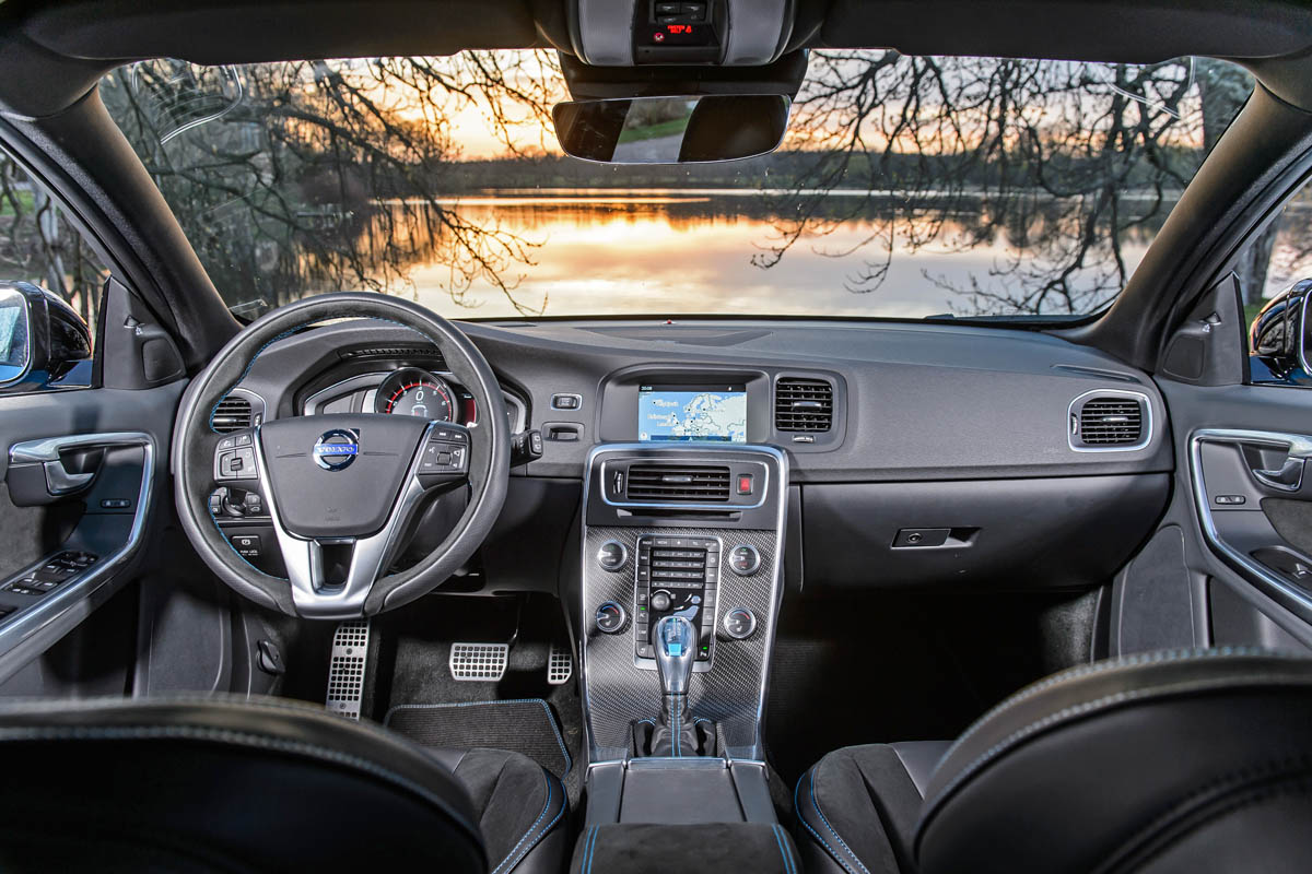 Volvo V60 Polestar interior dashboard