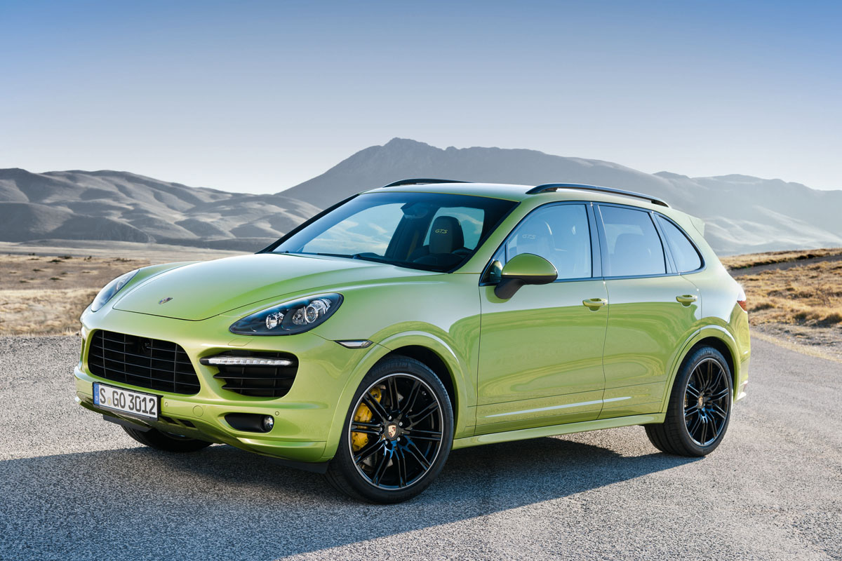 Porsche Cayenne GTS green front