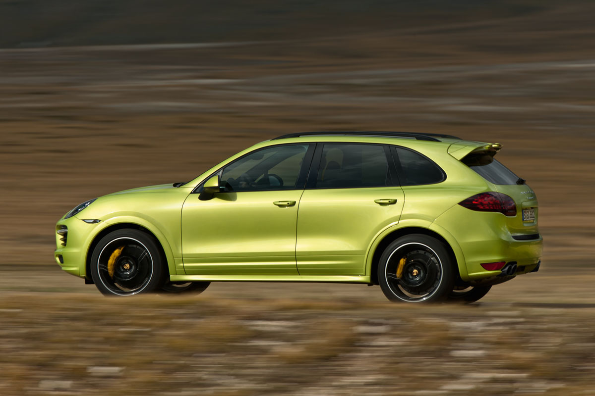 Porsche Cayenne GTS green side profile