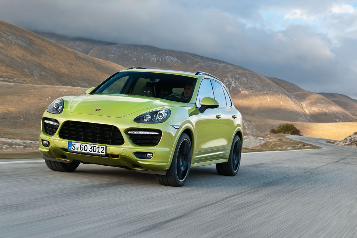 Porsche Cayenne GTS green