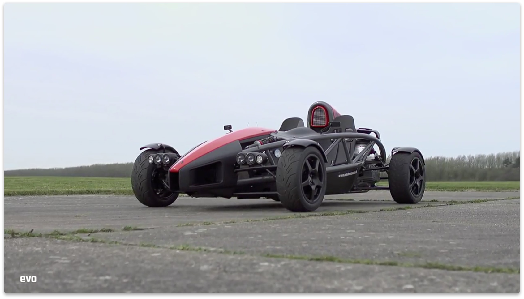 Porsche Panamera Turbo S v Ariel Atom: drag race