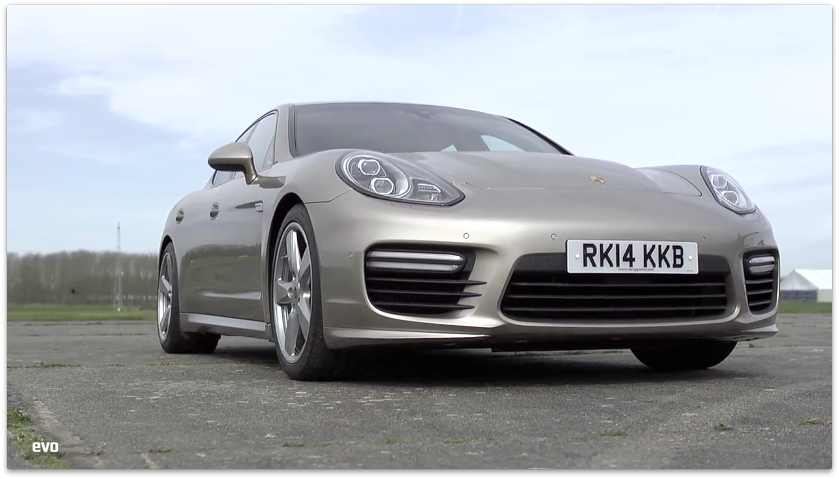 Porsche Panamera Turbo S v Ariel Atom: drag race