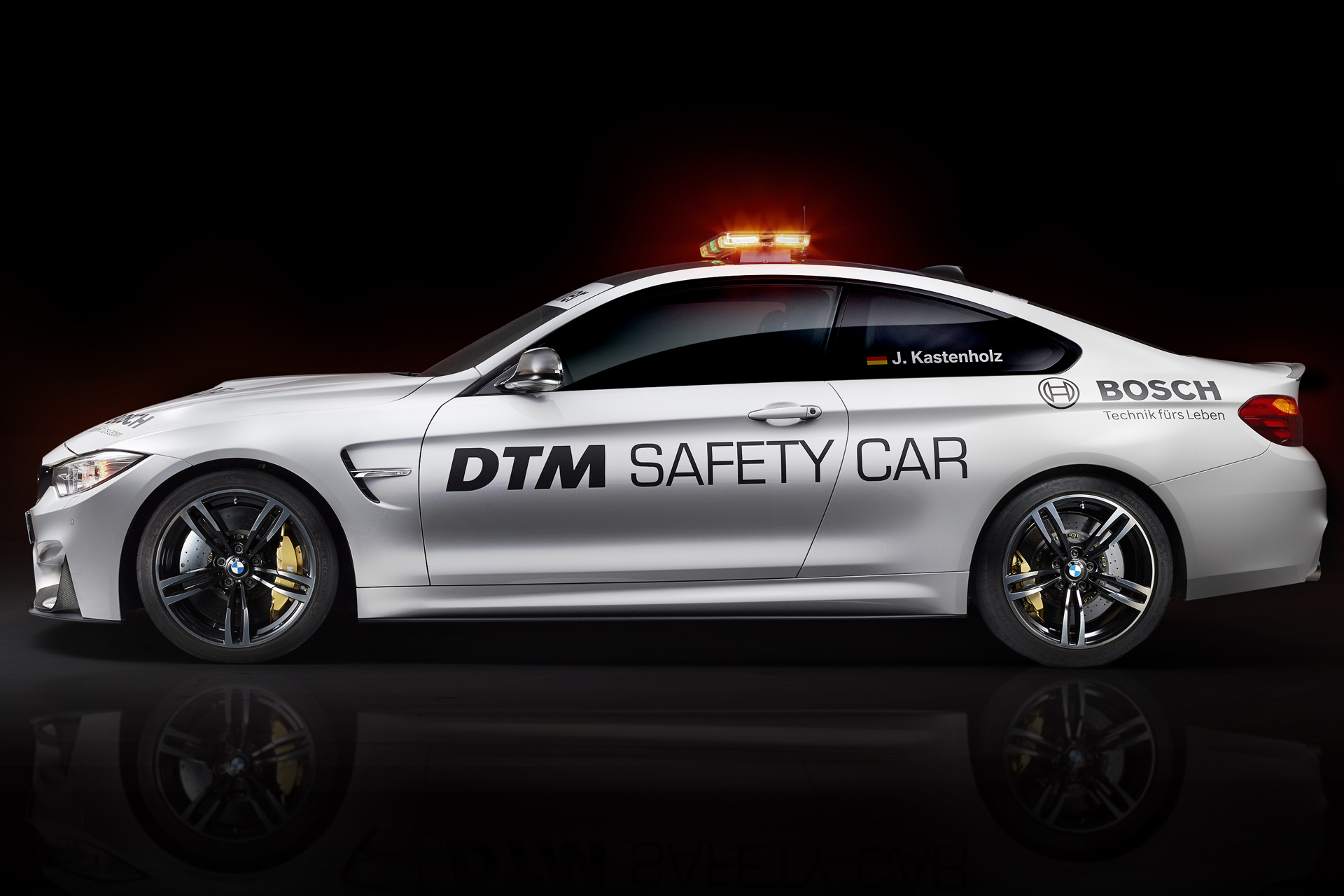 BMW shows new M4 safety car