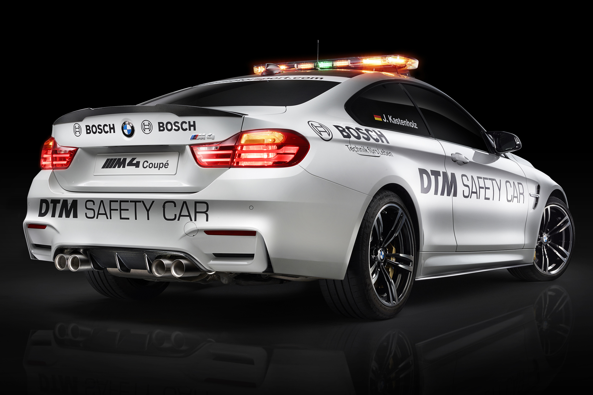 BMW shows new M4 safety car