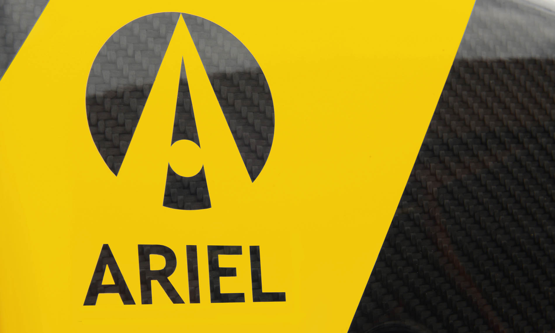 Ariel Atom 3.5R badge