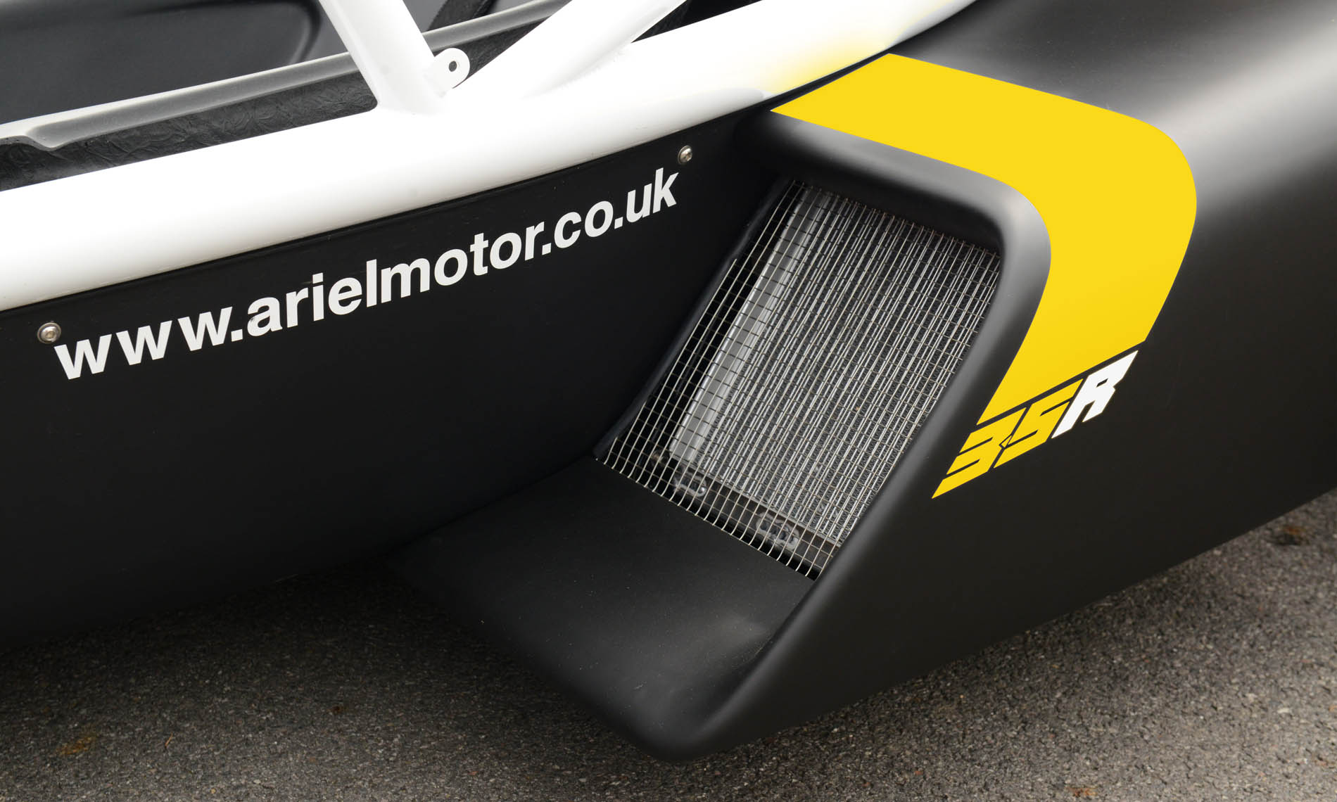 Ariel Atom 3.5R side cooling vents