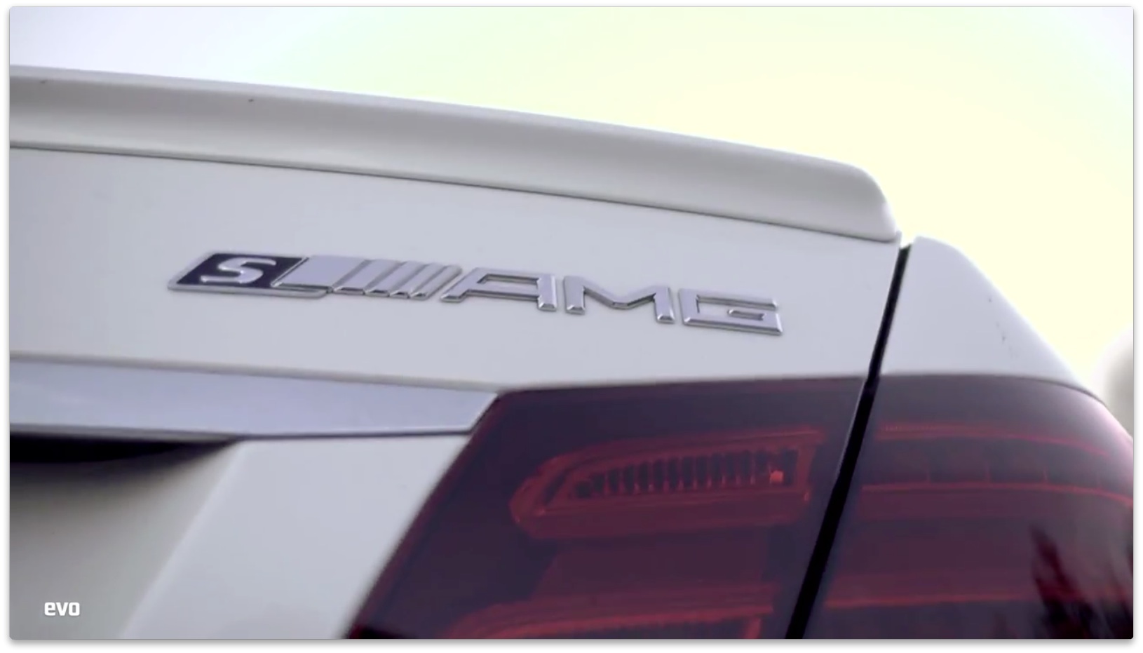 Mercedes E63 S AMG v Vauxhall VXR8 GTS: drag race video