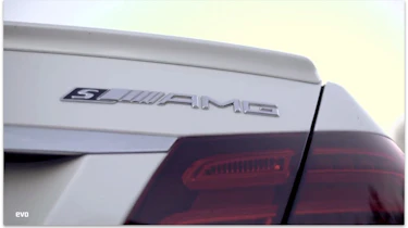 Mercedes E63 S AMG v Vauxhall VXR8 GTS: drag race video