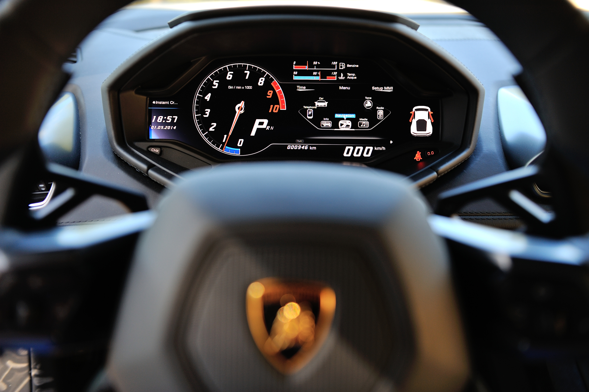 Lamborghini Huracan instrument cluster