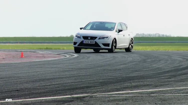 SEAT Leon Cupra 280 vs Renault Megane 265 Cup track video