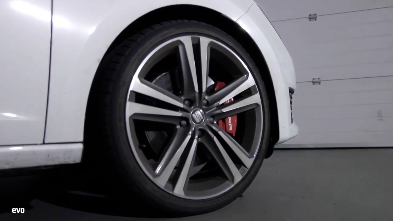 SEAT Leon Cupra 280 vs Renault Megane 265 Cup track video