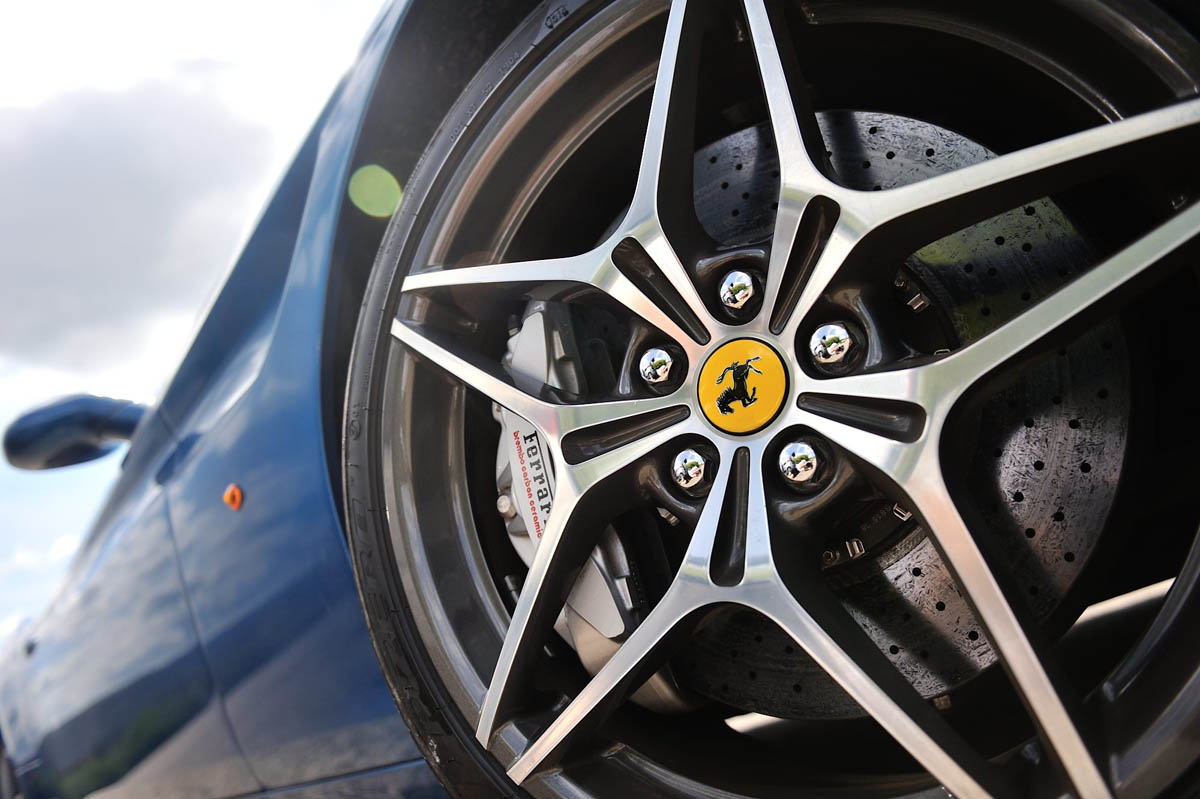Ferrari California T star alloy wheel