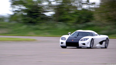 211mph run in a Koenigsegg: VMax 200 video