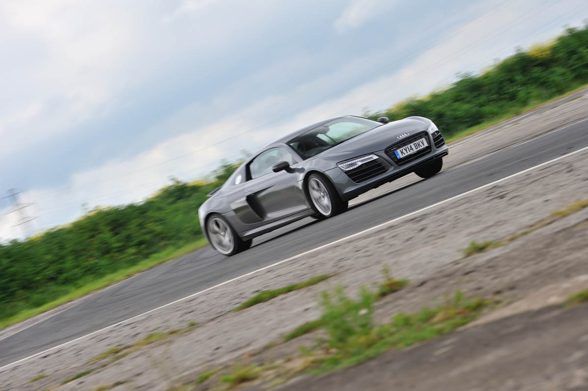 evo Magazine August 2014 - Audi R8 V10 Plus