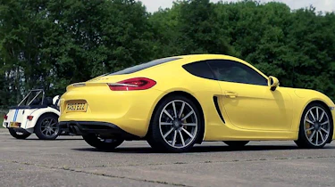 Porsche Cayman S v Caterham Seven: drag race video