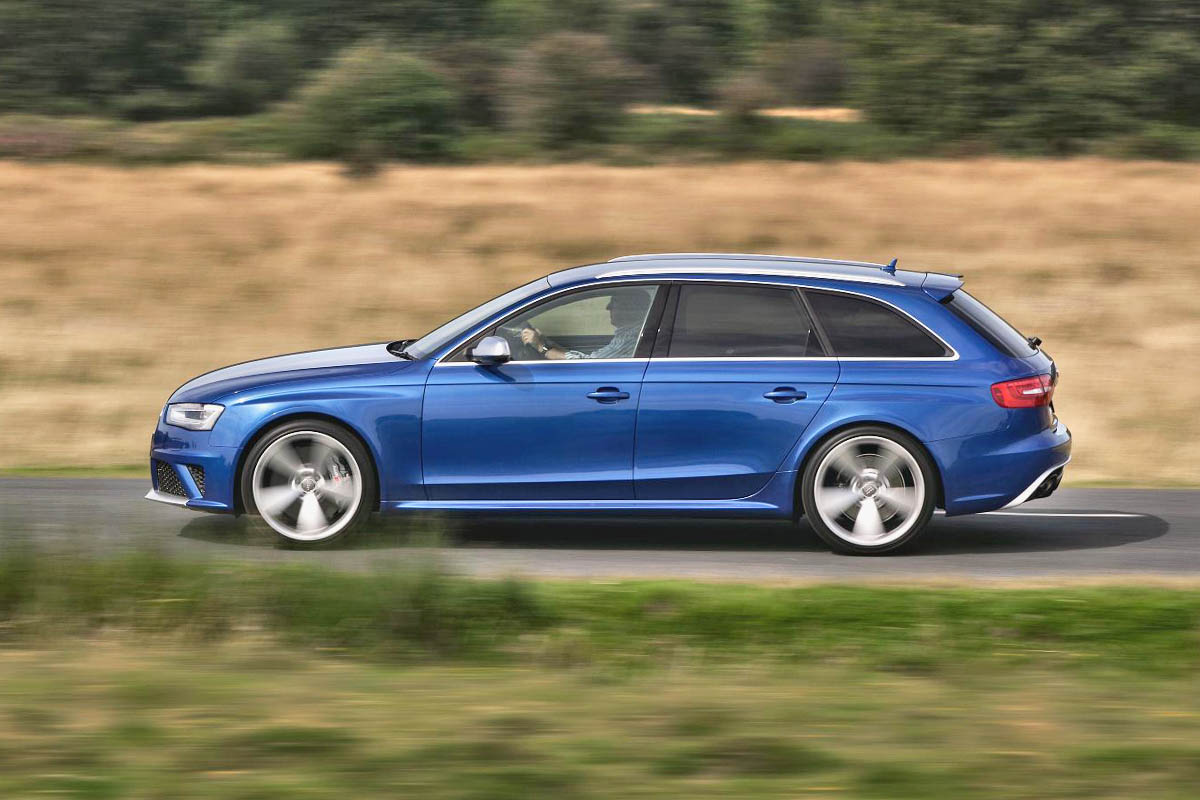 Audi RS4 Avant side profile